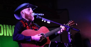 Hire live Country Singers in the UK