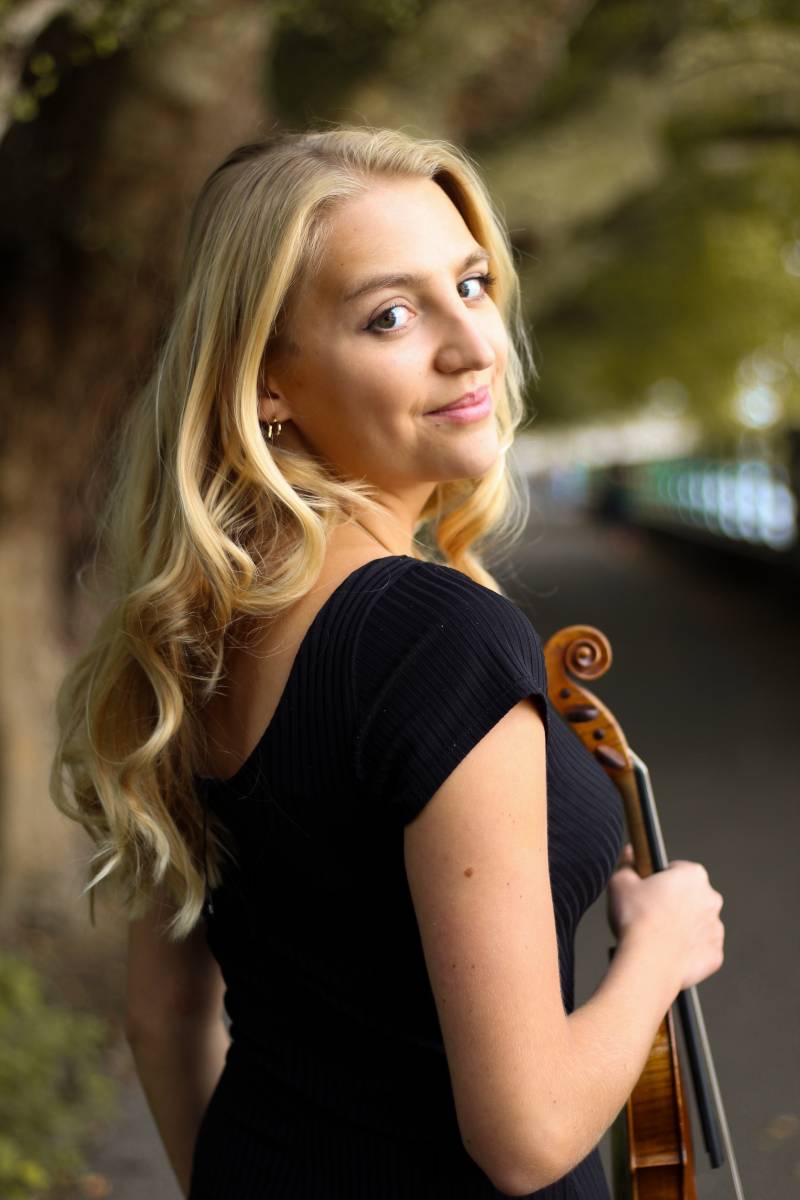 Violinist Athena Octavia | Last Minute Musicians