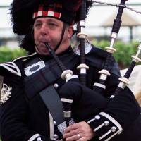 Iain Highland Piper: Experienced professional bagpiper