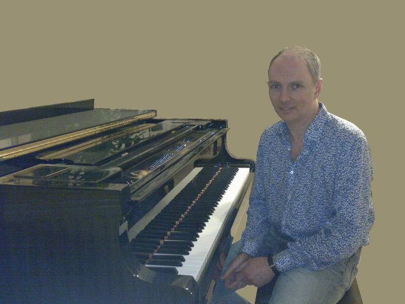 Chris B | Pianist / Vocalist | Last Minute Musicians